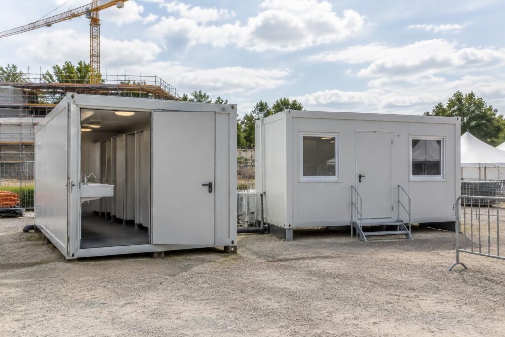 Location container sanitaire et bungalow autonome pour chantiers et événements